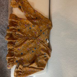 mustard crop top⭐️